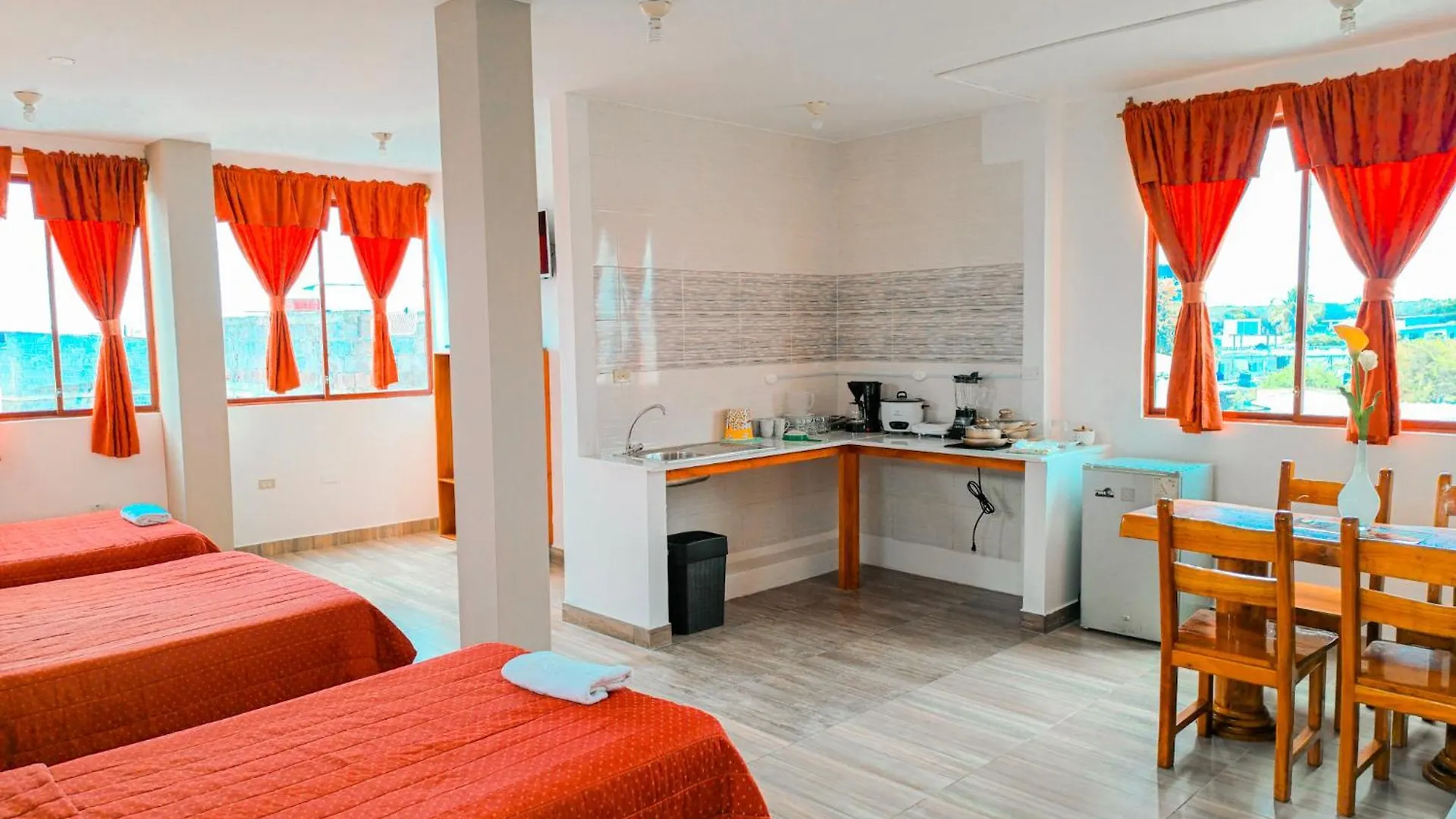 Aparthotel Suites En El Centro Puerto Ayora  Ecuador