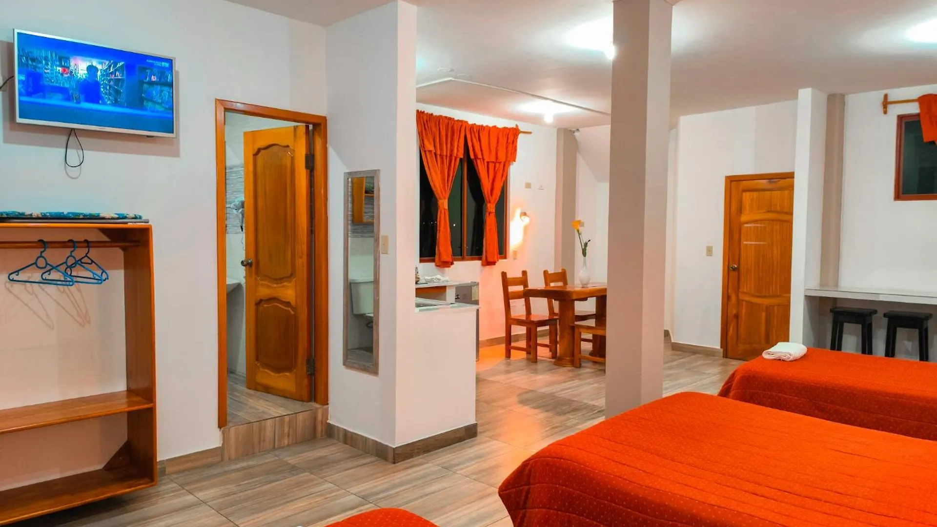 Aparthotel Suites En El Centro Puerto Ayora  Ecuador